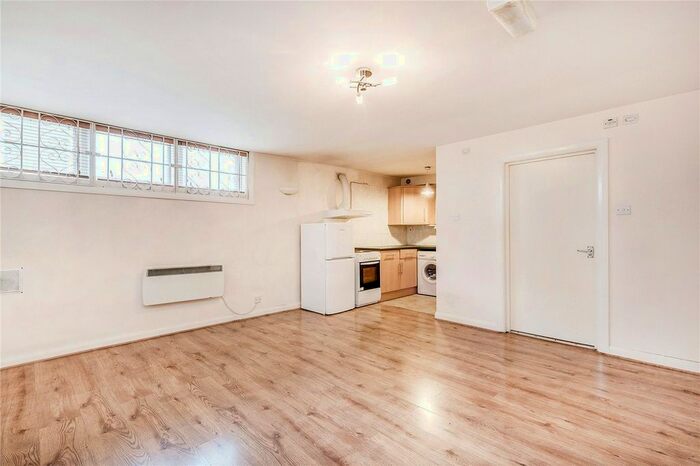 Studio To Rent In Green Lanes, London, N16