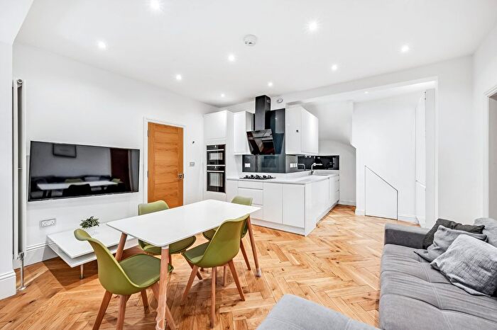 3 Bedroom Flat To Rent In Horn Lane, West Acton, W3