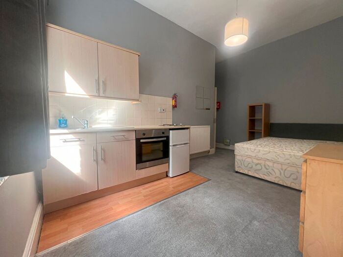 1 Bedroom Terraced House To Rent In Leeds Road, Dewsbury, WF12