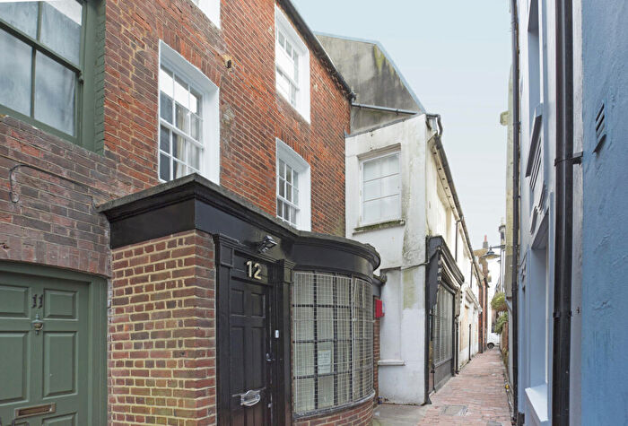 2 Bedroom Flat To Rent In Ship Street Gardens, Brighton, East Sussex, BN1