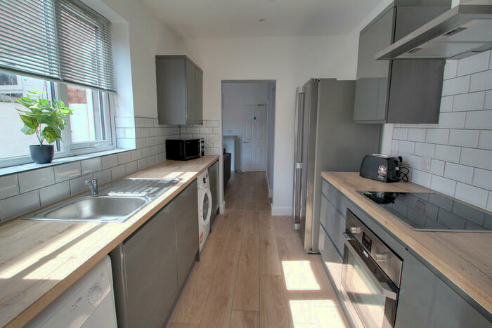 4 Bedroom Terraced House To Rent In Knighton Lane, Leicester, LE2