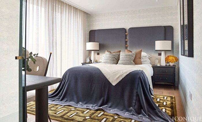 3 Bedroom Flat For Sale In Armoury Way, London, SW18