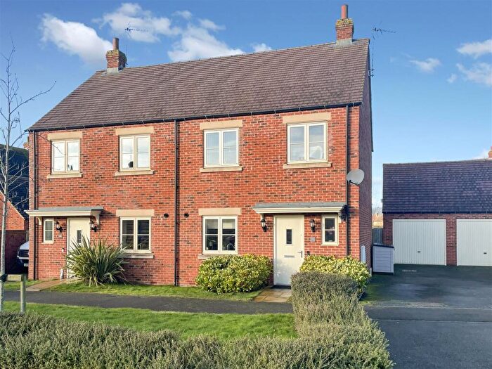 3 Bedroom House To Rent In Foxglove Close, Moreton-In-Marsh, GL56