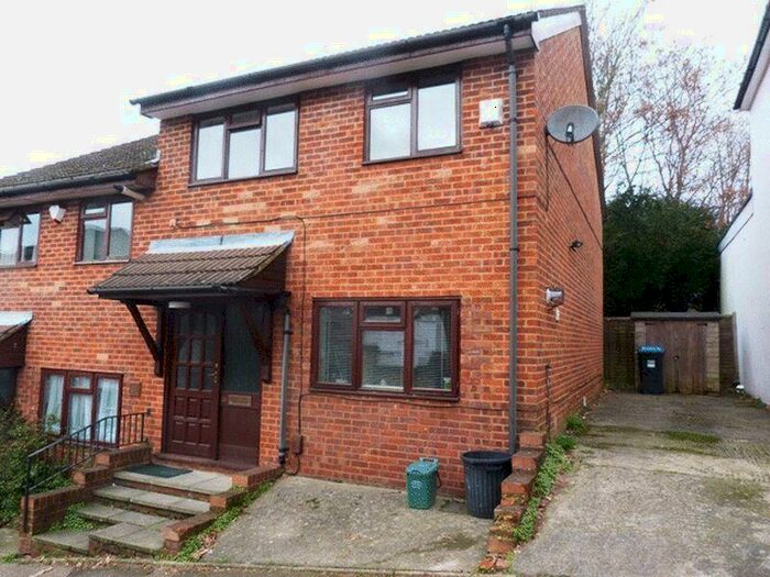 3 Bedroom Semi-Detached House To Rent In Caterham, CR3