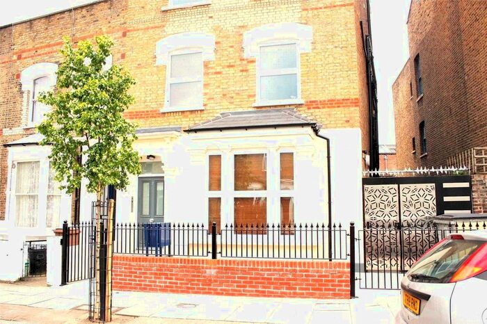 Studio To Rent In Foulden Road, Stoke Newington, London, N16