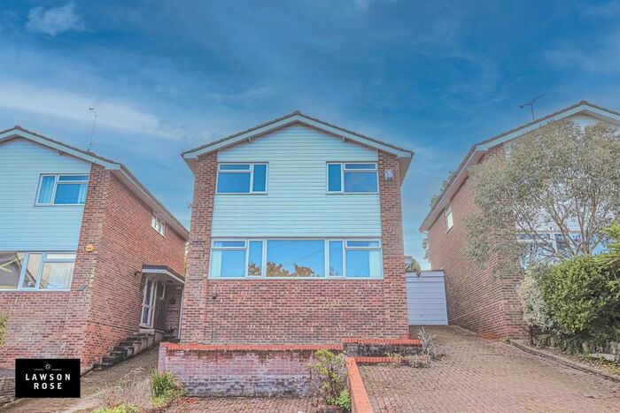 4 Bedroom Detached House To Rent In Greenwood Close, PO16