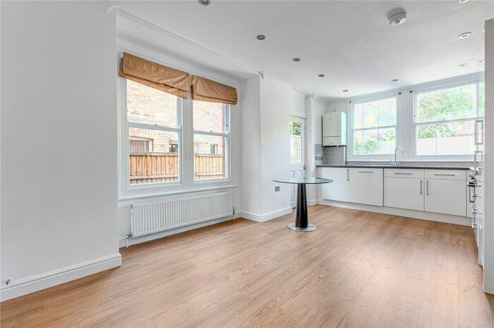 2 Bedroom Flat To Rent In Barcombe Avenue, London, SW2