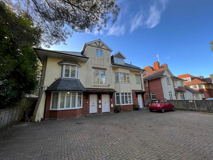 3 Bedroom Flat To Rent In Knyveton Road, Bournemouth, BH1