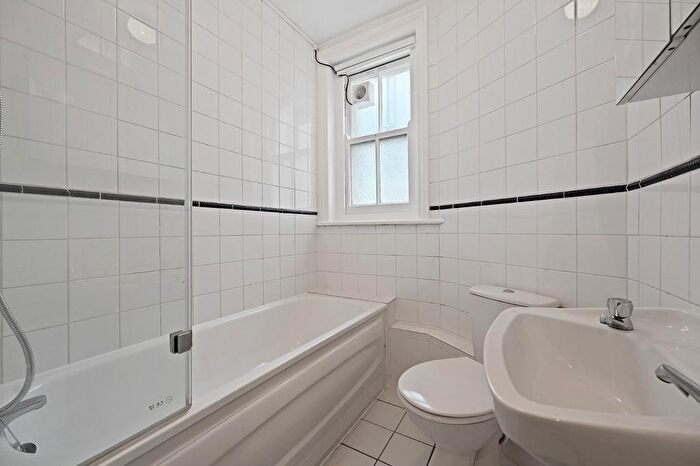3 Bedroom Flat To Rent In Johnson Mansions, Queens Club Gardens, W14