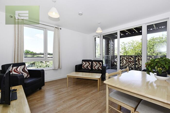 2 Bedroom Flat To Rent In Campion House, Blondin Way, Rotherhithe, SE16