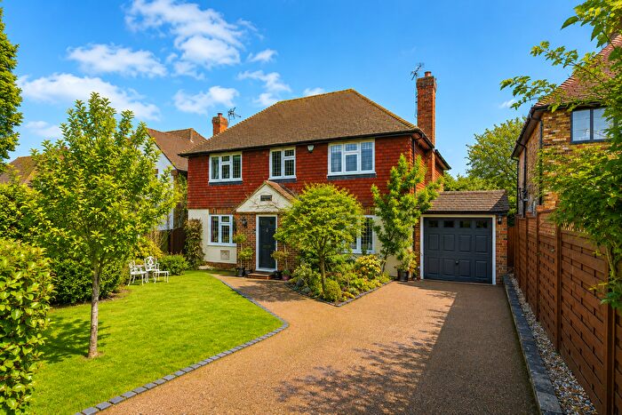 4 Bedroom Detached House For Sale In Beech Close, Effingham, Leatherhead, KT24