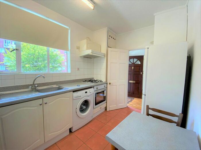 1 Bedroom Flat To Rent In Hallfield Estate, Bayswater, W2