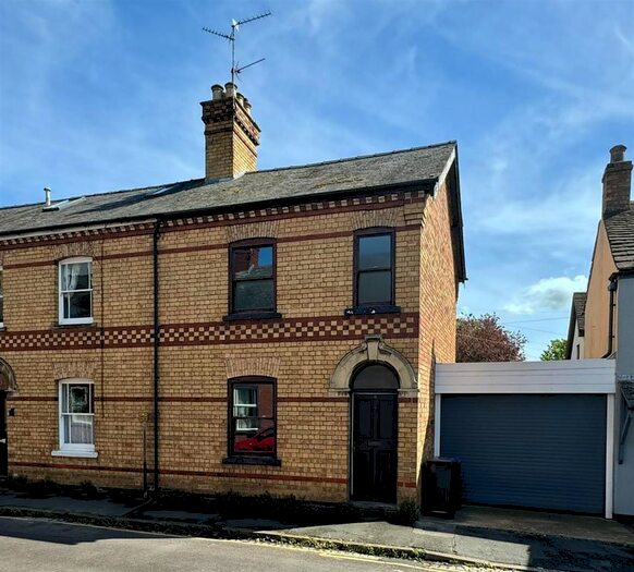 2 Bedroom Detached House To Rent In Vine Street, Stamford, Lincolnshire, PE9