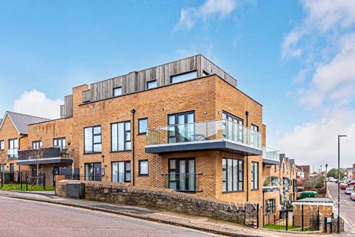 2 Bedroom Apartment For Sale In Castle Road, Bournemouth, Dorset, BH9