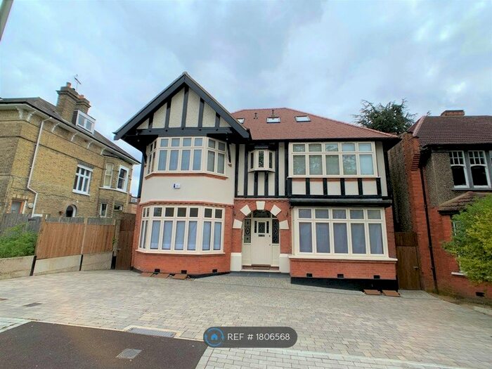 3 Bedroom Flat To Rent In London, London, N12