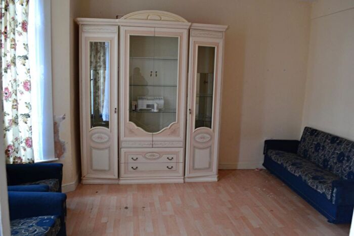 5 Bedroom Semi-Detached House To Rent In Meanley Road, Manor Park, London, E12