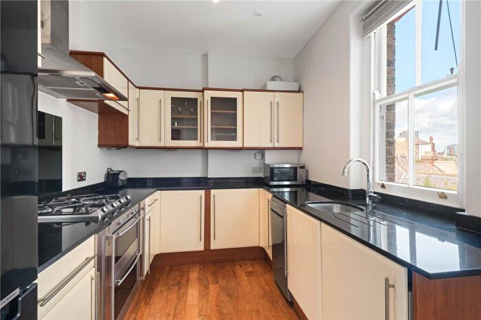 2 Bedroom Flat For Sale In Cambridge Mansions, Cambridge Road, London, SW11