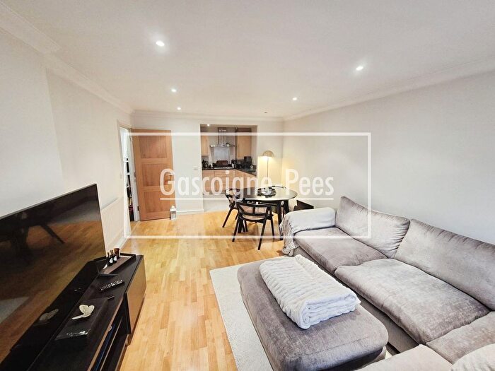 1 Bedroom Flat To Rent In Waynflete House, Esher, KT10