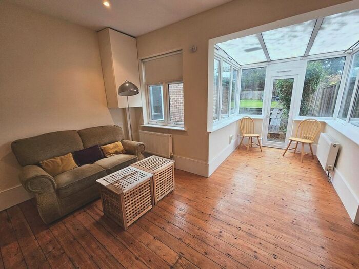 1 Bedroom Flat To Rent In Hale Lane, Mill Hill, NW7