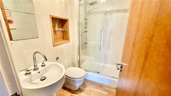 2 Bedroom Flat For Sale In Worsdell Drive, Gateshead, Tyne And Wear, NE8