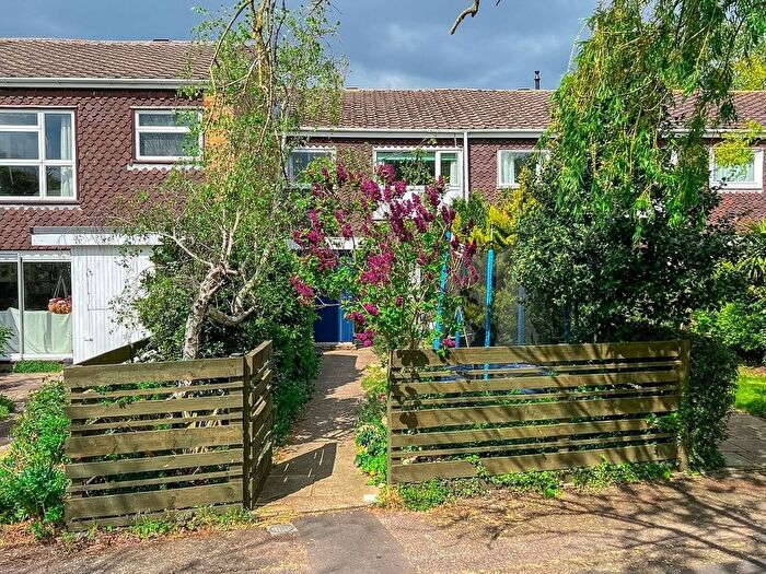 1 Bedroom End Of Terrace House For Sale In Buckingham Gardens, West Molesey, KT8