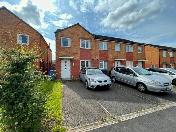 3 Bedroom Semi-Detached House To Rent In Metcombe Way, Manchester, M11