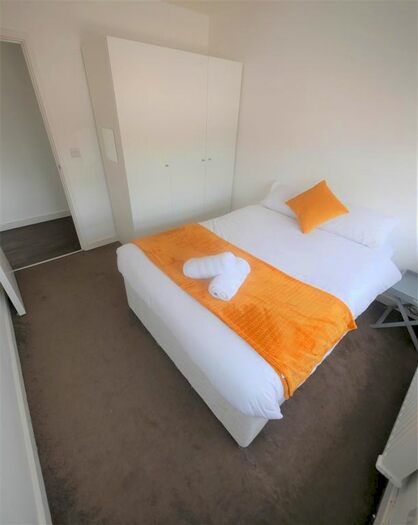 2 Bedroom Flat To Rent In Flat Hill House, Bournemouth, BH1