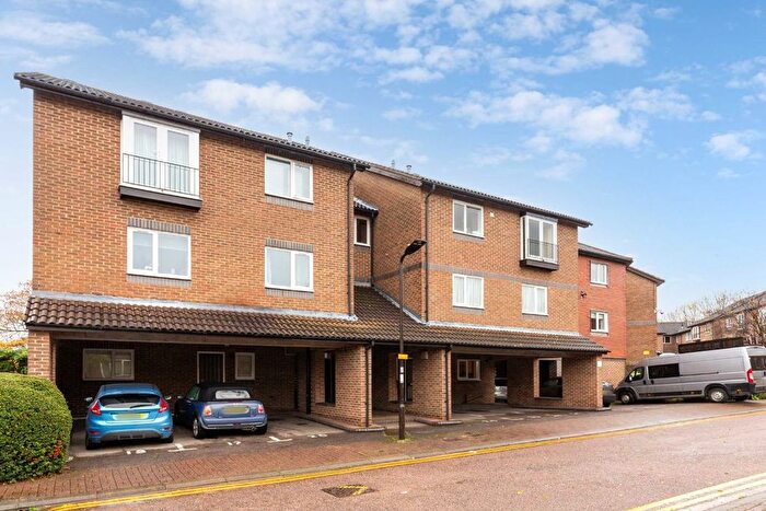 2 Bedroom Flat To Rent In Abbeyfields Close, London, NW10