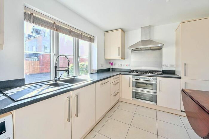 4 Bedroom End Of Terrace House To Rent In Guildford, Burpham, Guildford, GU4