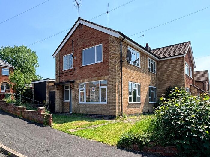 3 Bedroom Semi-Detached House To Rent In Westover Road, Leicester, LE3