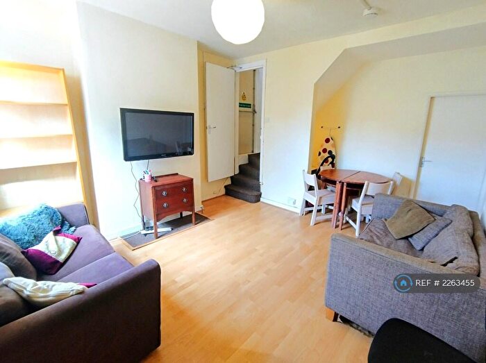 4 Bedroom Semi-Detached House To Rent In City Road, Nottingham, NG7