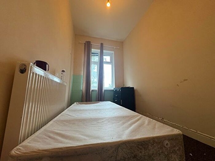 3 Bedroom Flat To Rent In Nethershire Lane, Sheffield, S5
