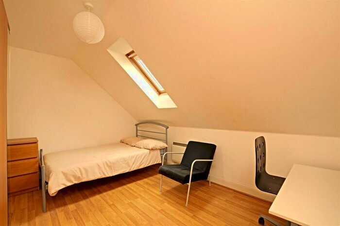 3 Bedroom Flat To Rent In Jeune Street, OX4
