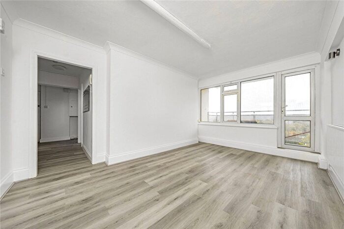 2 Bedroom Flat To Rent In Oatlands Court, London, SW19