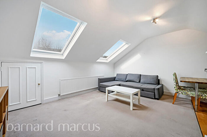 1 Bedroom Apartment To Rent In Falcon Road, SW11