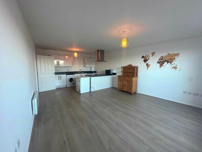 3 Bedroom Flat To Rent In Manor Way, Borehamwood, WD6