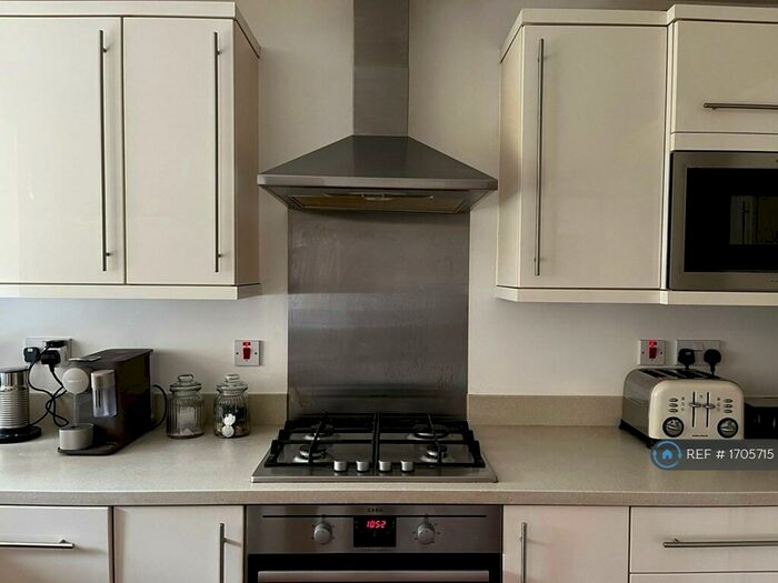 1 Bedroom Flat To Rent In Findlay Mews, Marlow, SL7