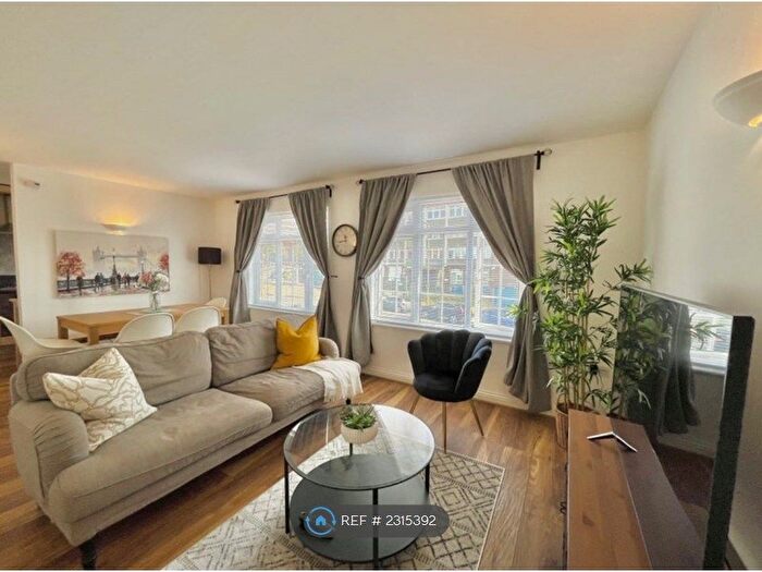 2 Bedroom Flat To Rent In Hanover Court, Bromley, BR2