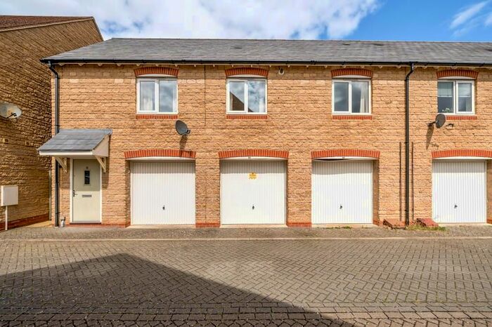 2 Bedroom Flat To Rent In Kempton Close, Bicester, OX26