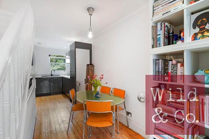 3 Bedroom Duplex For Sale In Brookfield Road, , Victoria Park, Hackney, E9 - Photo 8