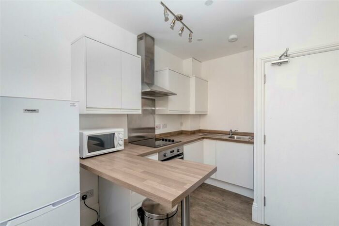 3 Bedroom Flat To Rent In St Georges Road, Brighton, BN2