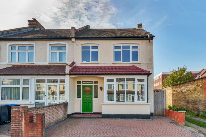 3 Bedroom End Of Terrace House To Rent In Shirley Road Croydon, CR0