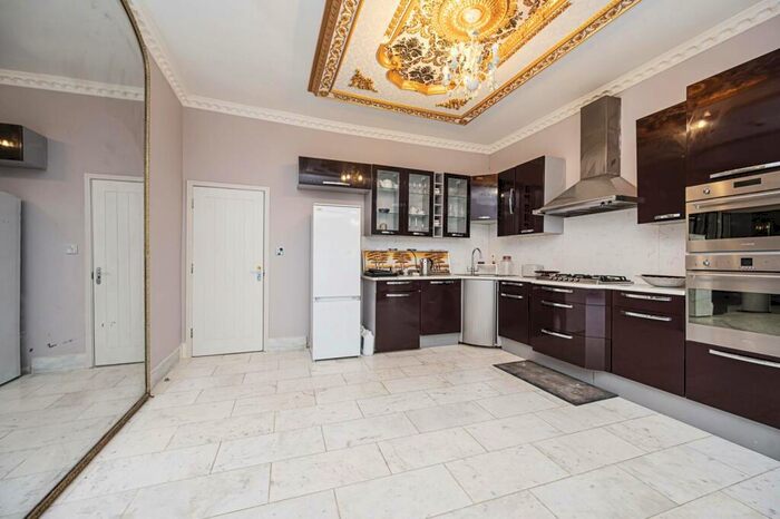 3 Bedroom Flat To Rent In Frognal, Hampstead, London, NW3