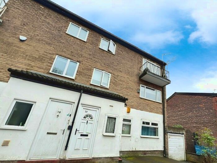 4 Bedroom Maisonette To Rent In Wilmslow Road, Manchester, Greater Manchester, M14