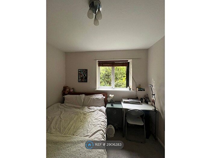 2 Bedroom Flat To Rent In Redan Road, Aldershot, GU12