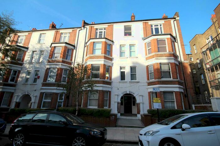 3 Bedroom Flat To Rent In Holmleigh Road, Stoke Newington, London, N16