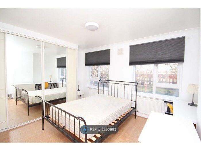 3 Bedroom Flat To Rent In Geffrye Court, London, N1