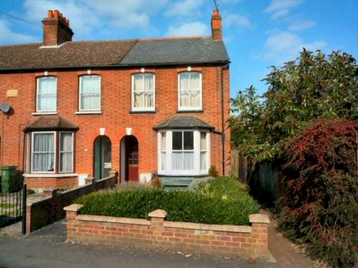 3 Bedroom End Of Terrace House To Rent In Beaconsfield Road, Aylesbury, HP21