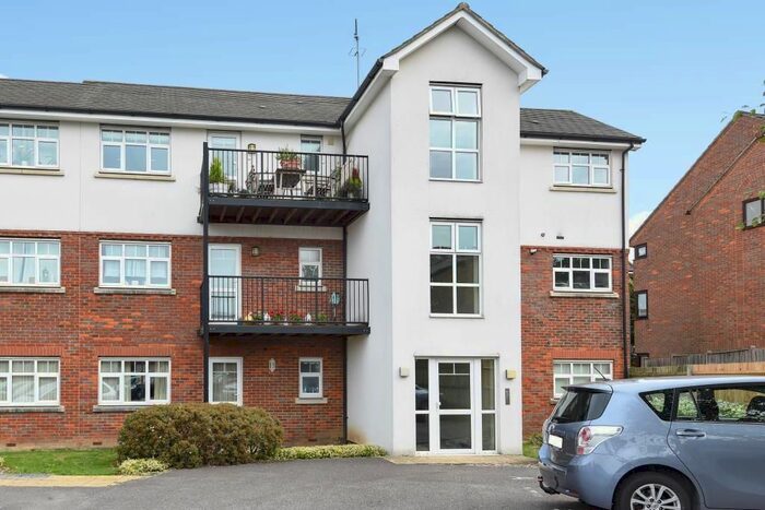 1 Bedroom Flat To Rent In Hawkes Court, Chesham, HP5