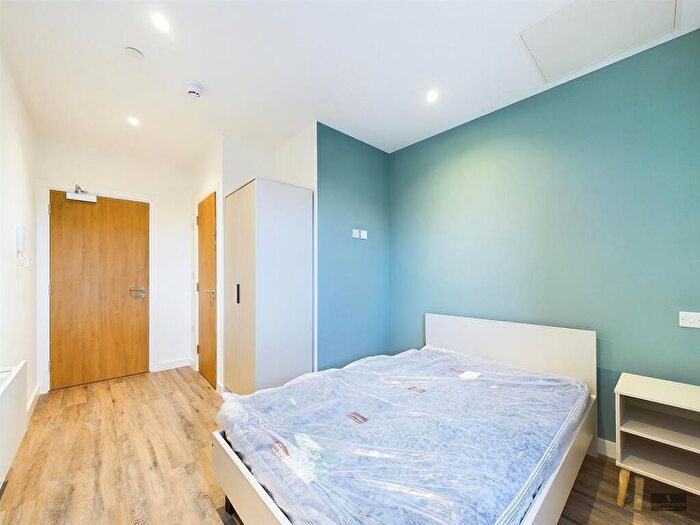 3 Bedroom Flat To Rent In New North Road, Exeter, EX4